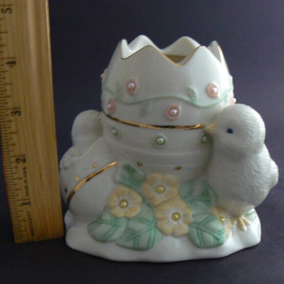 LENOX PETALS & PEARLS CHICK BUD VASE - Picture 8 of 12